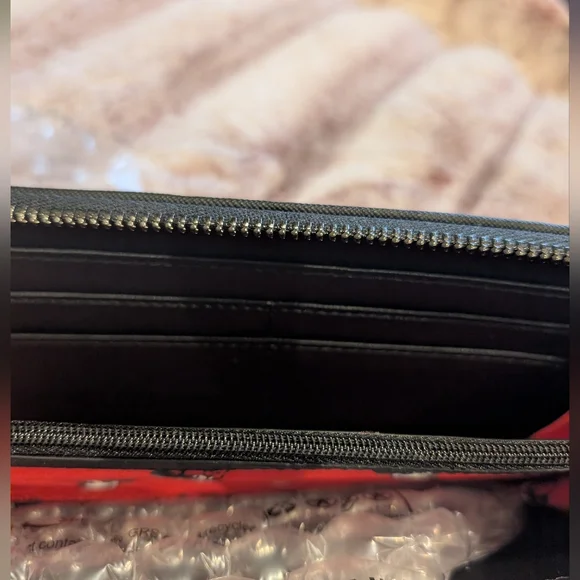 Loungefly Black Red and White Minnie Mouse Wallet - Picture 4 of 7
